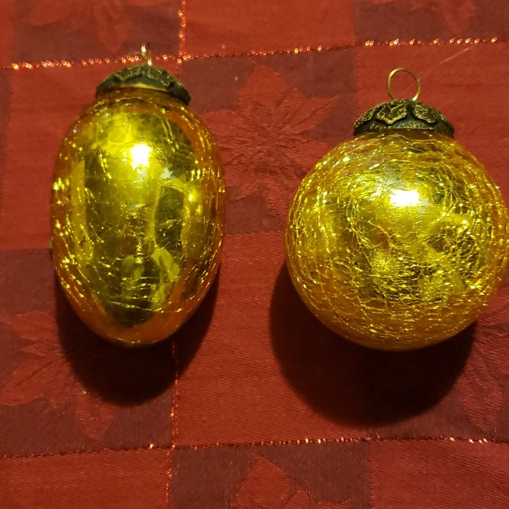Vintage Gold and Silver Fancy Christmas Ornaments - 7 pieces - Picture 2 of 4